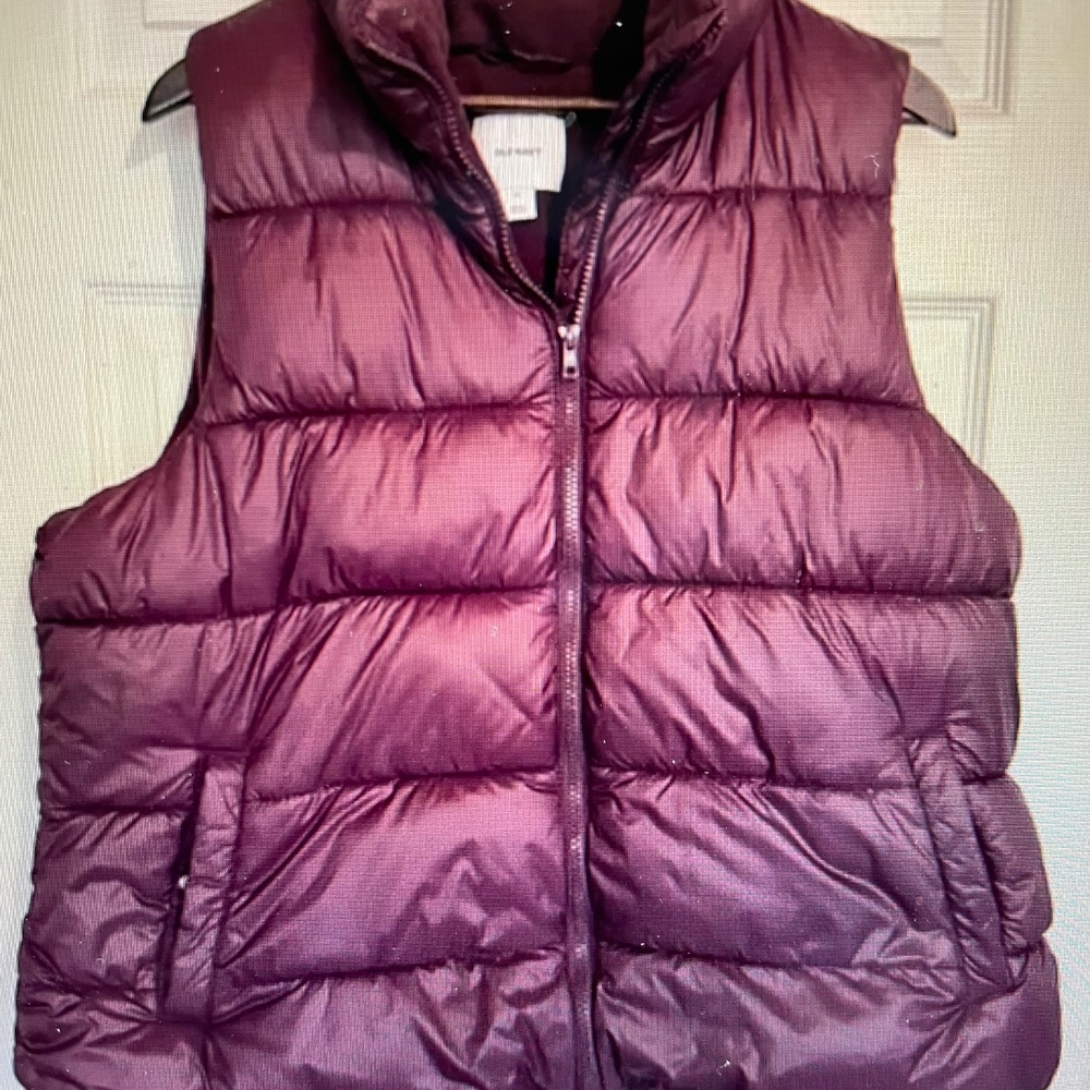 Old Navy Plumb Puffer Vest - Women's Medium